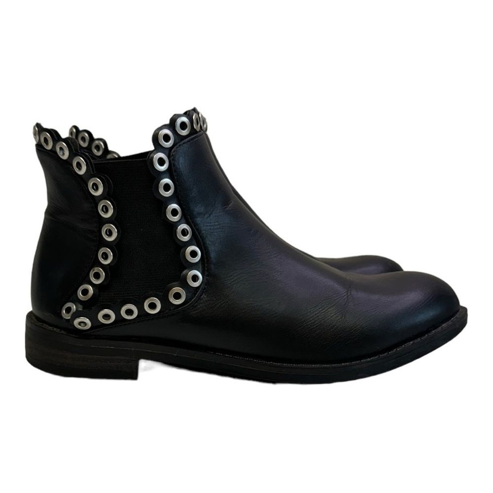 Bata Chelsea Boots Womens 37 Black Grommet Eyelet Scalloped Leather Ankle Boots